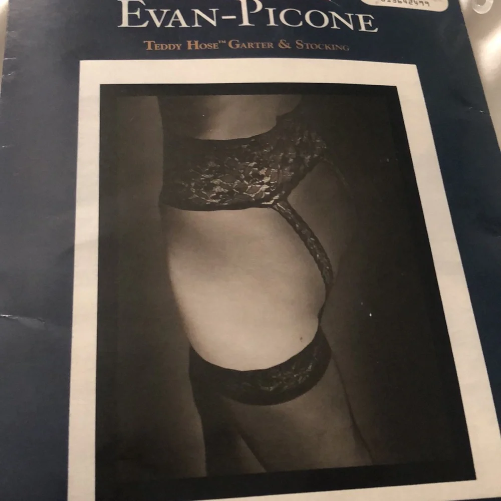 Evan-Picone teddy hose garter and stocking set size small